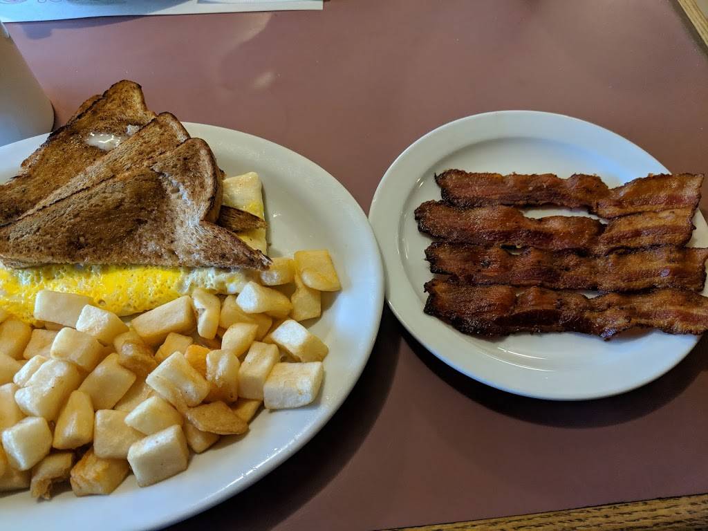 Tincap Restaurant & Plaza | restaurant | 3105 County Rd 29, Brockville, ON K6V 5T4, Canada | 6133454575 OR +1 613-345-4575