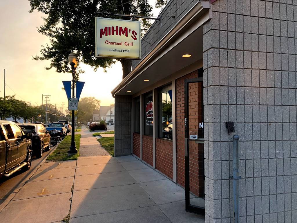Mihms Charcoal Grill | restaurant | 342 Chute St, Menasha, WI 54952, USA | 9207220306 OR +1 920-722-0306