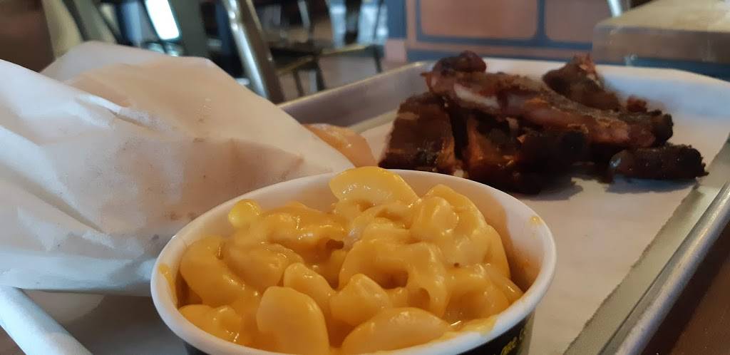 Dickeys Barbecue Pit | restaurant | 27120 Fulshear Bend Dr Suite 400, Katy, TX 77494, USA | 8327577412 OR +1 832-757-7412