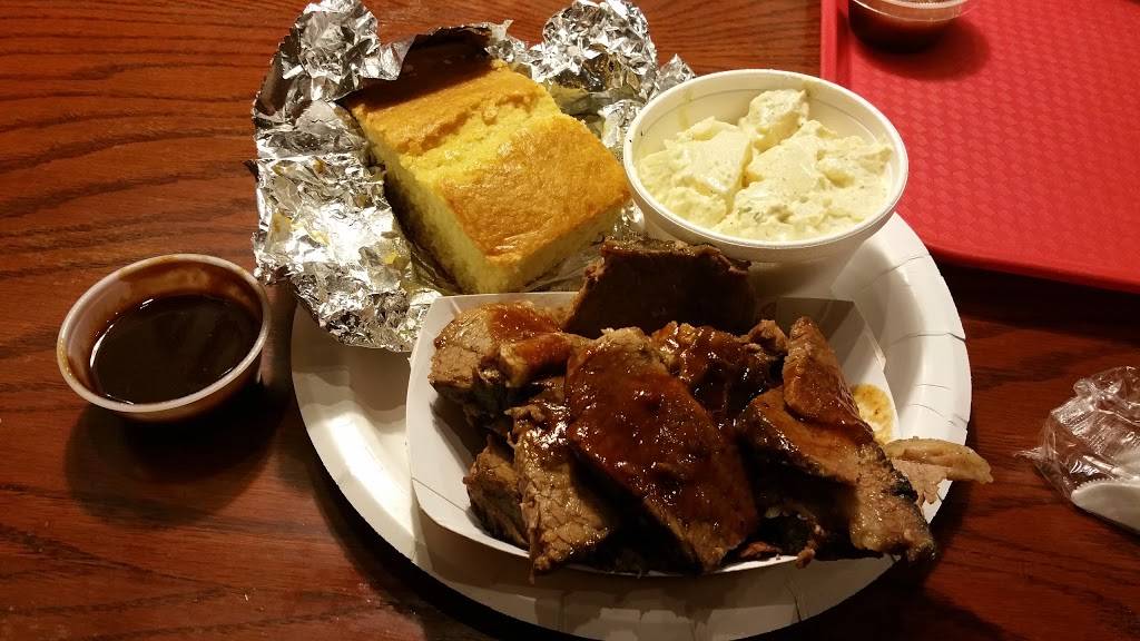 Chesters Barbecue | restaurant | 943 Poquonnock Rd, Groton, CT 06340, USA | 8604496868 OR +1 860-449-6868