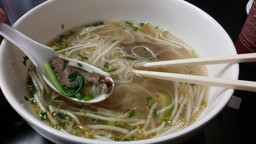 Muang Thai Restaurant | restaurant | 2637 N Clairemont Ave, Eau Claire, WI 54703, USA | 7155142843 OR +1 715-514-2843