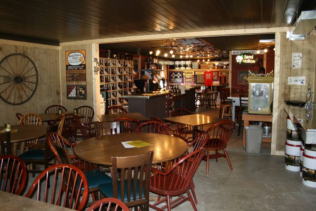 Sand Hollow Winery | restaurant | 12558 Sand Hollow Rd SE, Heath, OH 43056, USA | 7403233959 OR +1 740-323-3959