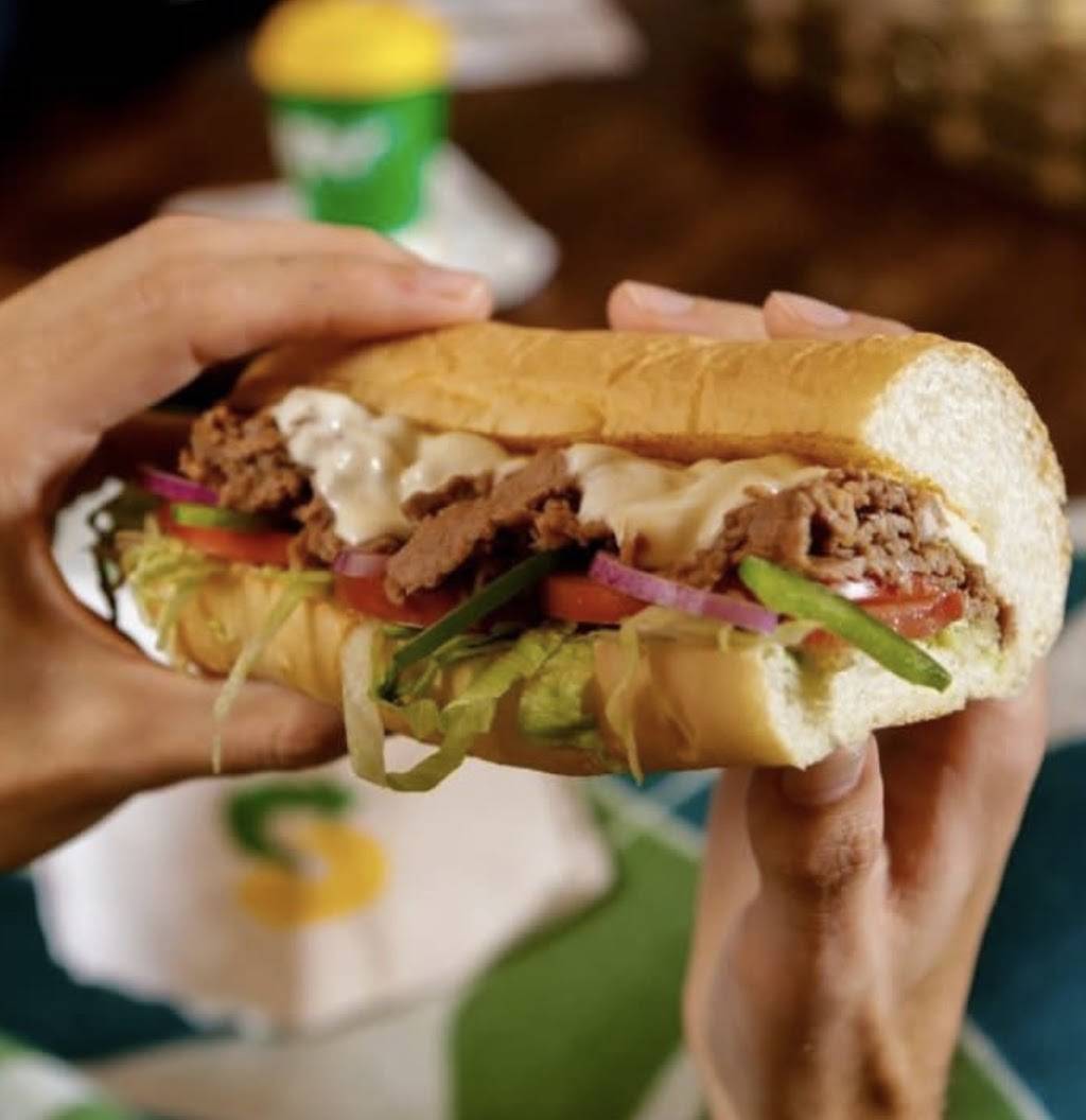 Subway | restaurant | 3067 N Holton St, Milwaukee, WI 53212, USA | 4142048880 OR +1 414-204-8880