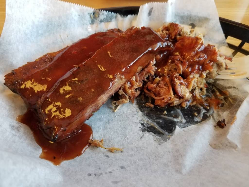 Jones Bones BBQ & Grub | restaurant | 35015 E Royalton Rd, Grafton, OH 44044, USA | 4404202210 OR +1 440-420-2210