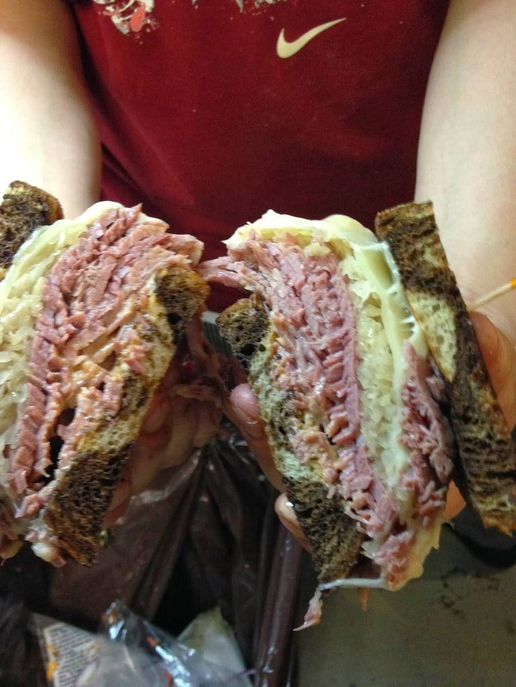 Declans Irish Pub | restaurant | 1240 N Wells St, Chicago, IL 60610, USA | 3126425522 OR +1 312-642-5522