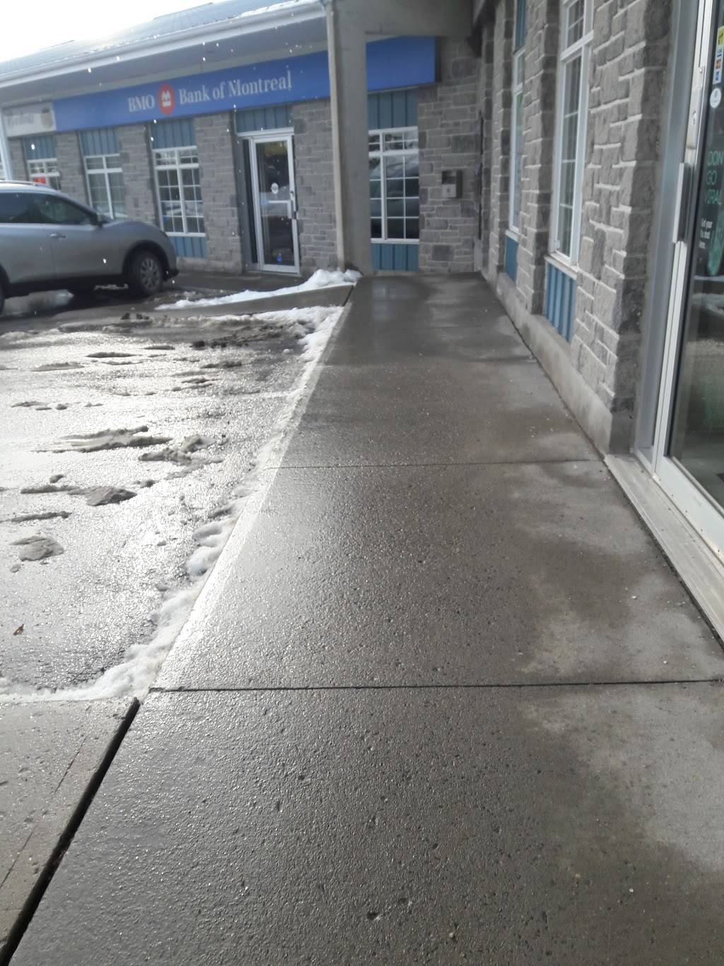 Ginos | restaurant | 6 Speers Blvd, Amherstview, ON K7N 1Z6, Canada | 6133892929 OR +1 613-389-2929