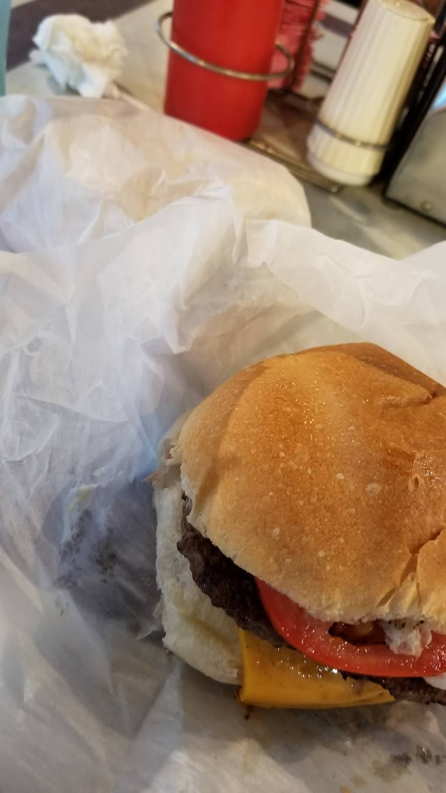 Schulzs Restaurant | restaurant | 1644 Calumet Dr, Sheboygan, WI 53081, USA | 9204521880 OR +1 920-452-1880