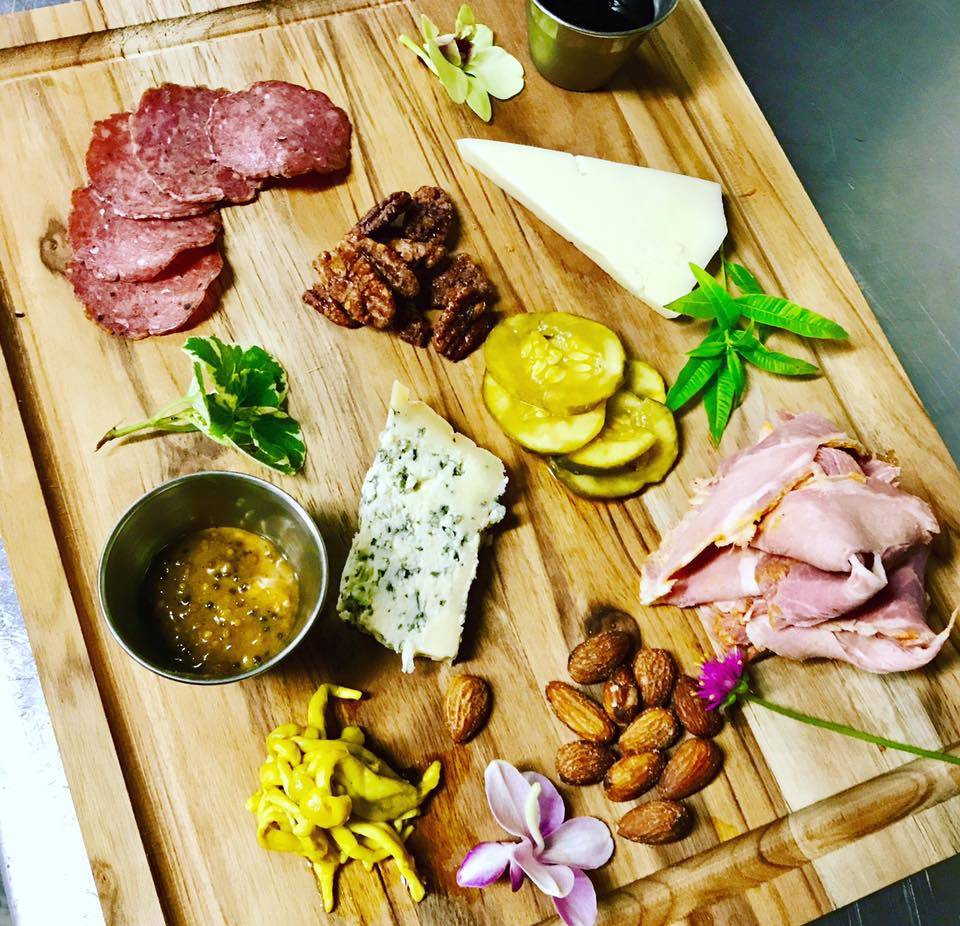 DeVine Wine & Grill | restaurant | 15 Alafaya Woods Blvd #117, Oviedo, FL 32765, USA | 4073595016 OR +1 407-359-5016