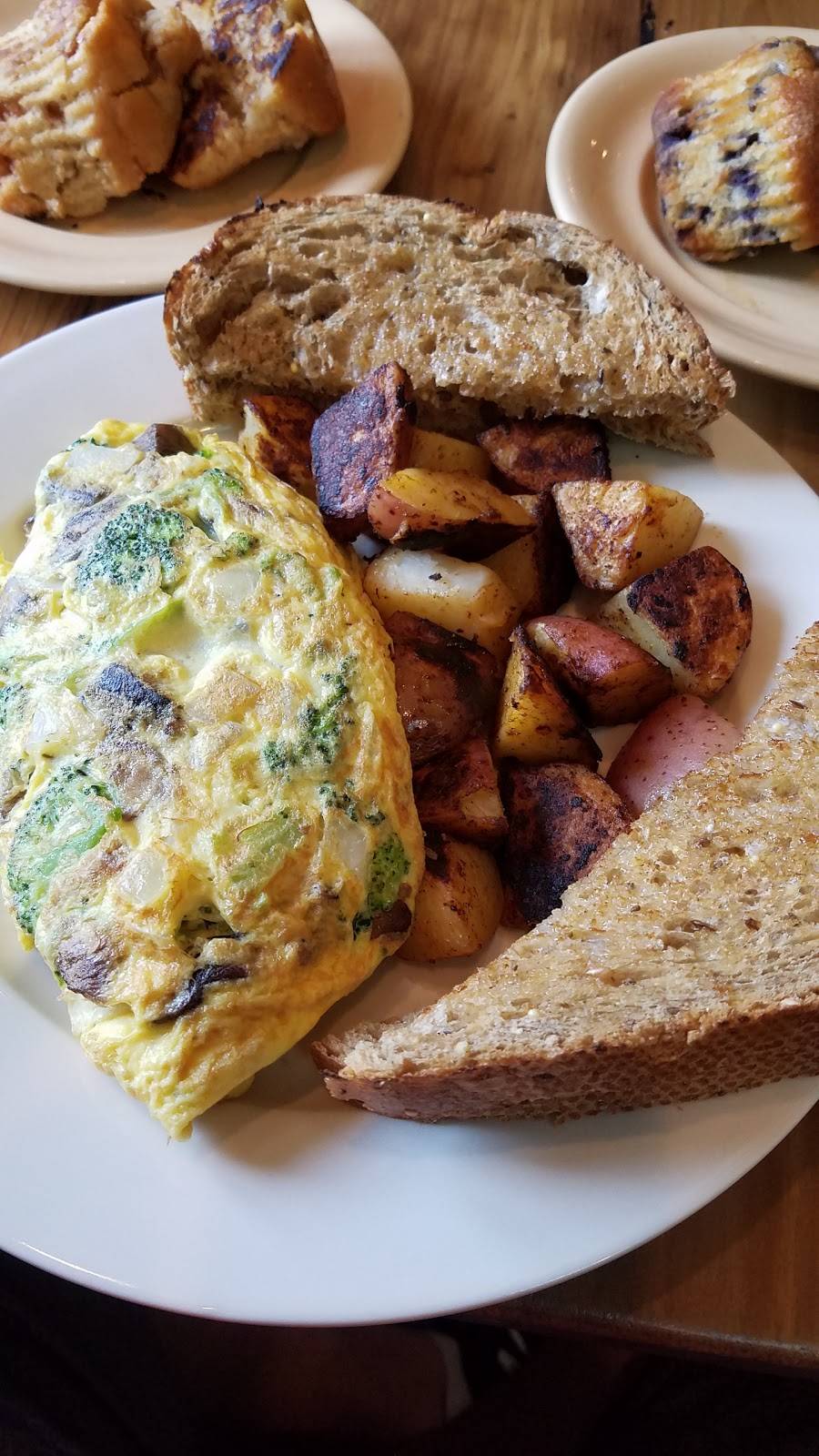 Elis Breakfast, Burgers, & Brews | restaurant | 12 Washington St, Natick, MA 01760, USA | 5085450669 OR +1 508-545-0669