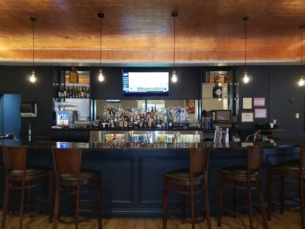 Urban Cellars | restaurant | 2 Washington Blvd, Detroit, MI 48226, USA | 3139650200 OR +1 313-965-0200