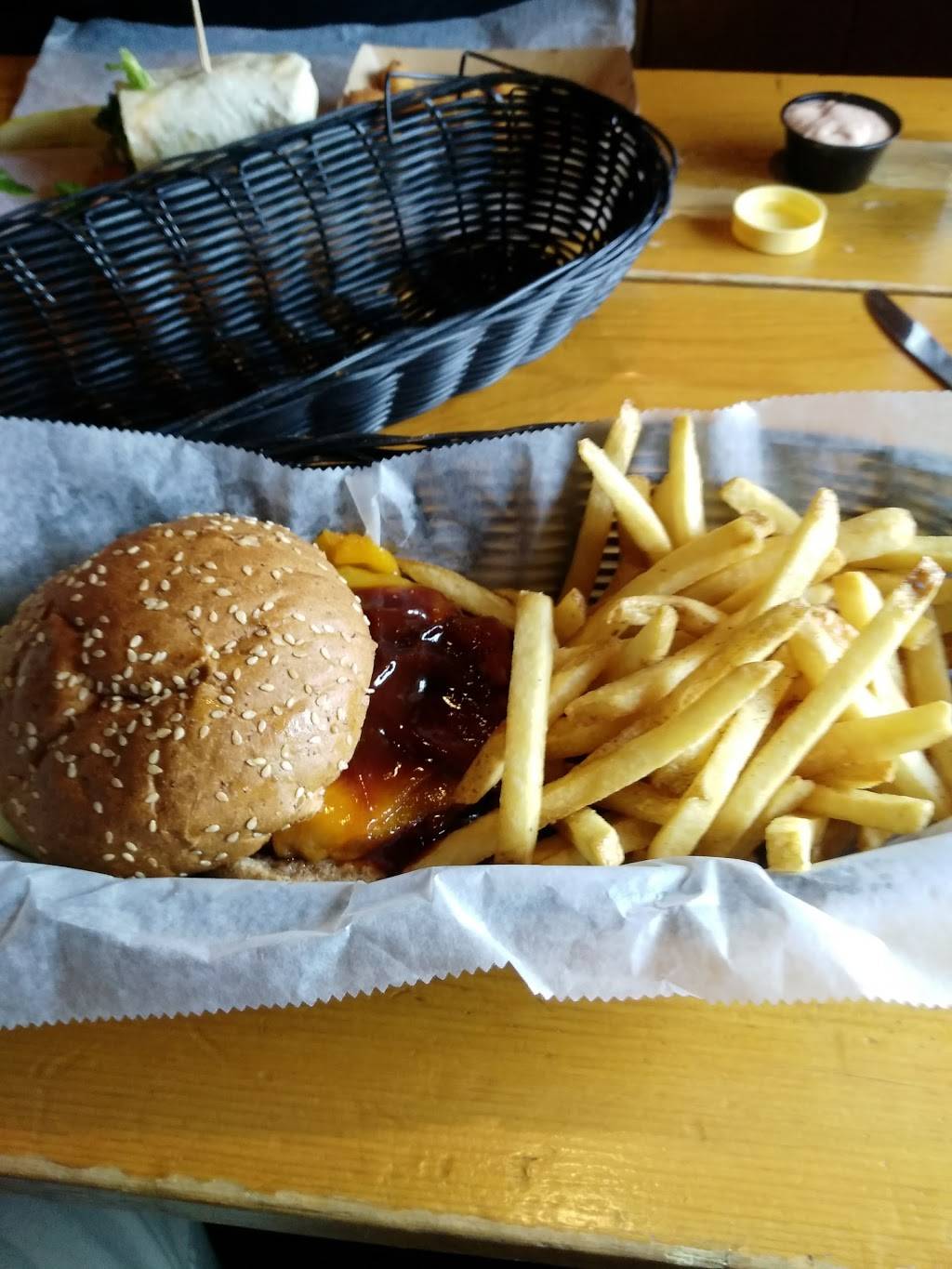 Nitty Gritty-Middleton | restaurant | 1021 N Gammon Rd, Middleton, WI 53562, USA | 6088336489 OR +1 608-833-6489