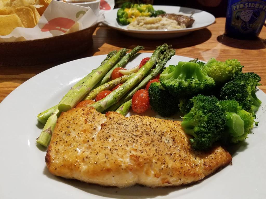 Chilis Grill & Bar | meal takeaway | 2222 W Northwest Hwy, Dallas, TX 75220, USA | 2143585274 OR +1 214-358-5274