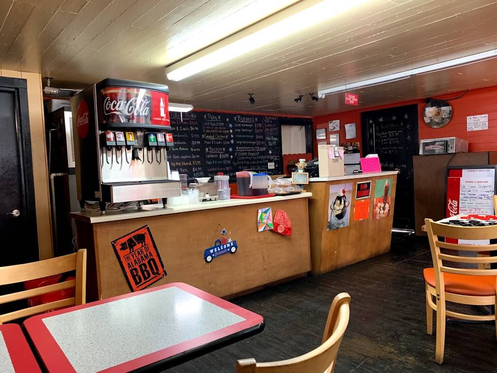 Holy Smokes Barbeque | restaurant | Tupelo Pike, Scottsboro, AL 35768, USA | 2566098738 OR +1 256-609-8738