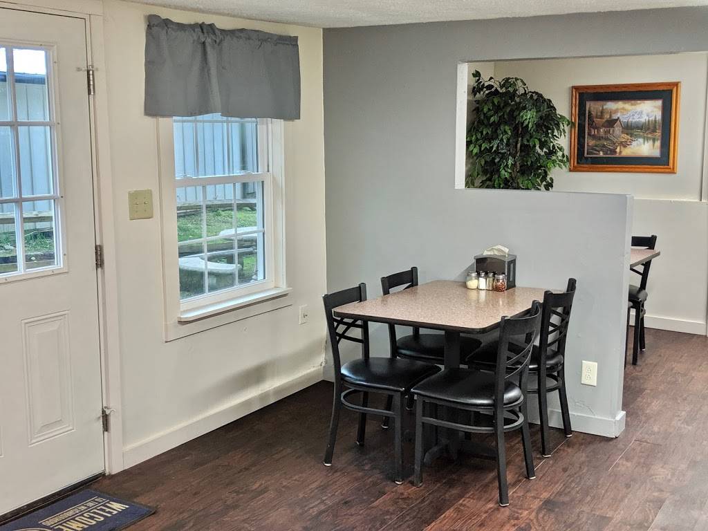 Glades Village Eatery | restaurant | 680 Glades Rd #7, Gatlinburg, TN 37738, USA | 8653251561 OR +1 865-325-1561