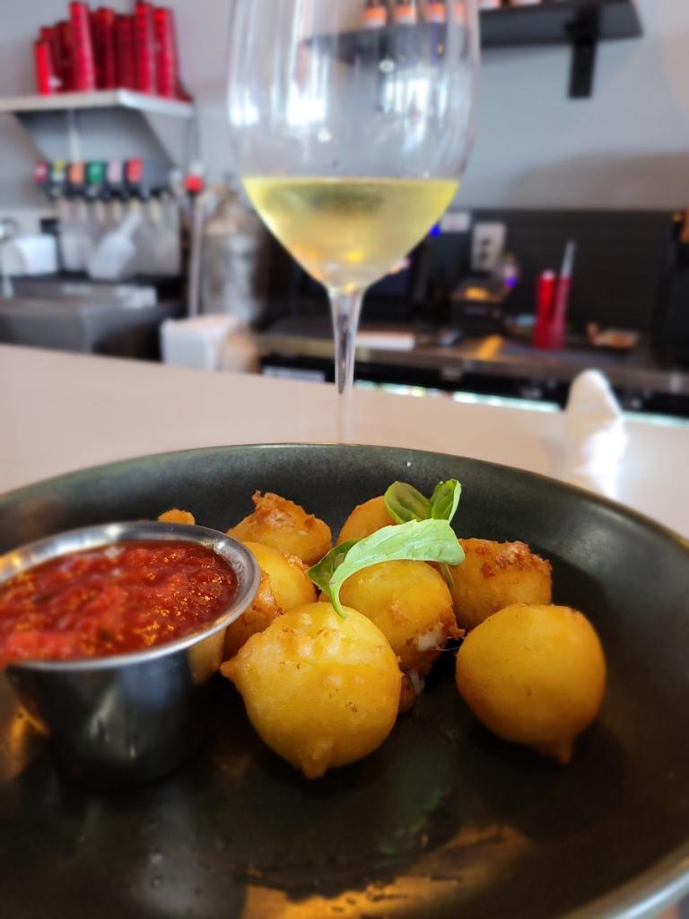 Crave Pizza | restaurant | 7641 E Guadalupe Rd #111, Mesa, AZ 85212, USA | 4805034444 OR +1 480-503-4444