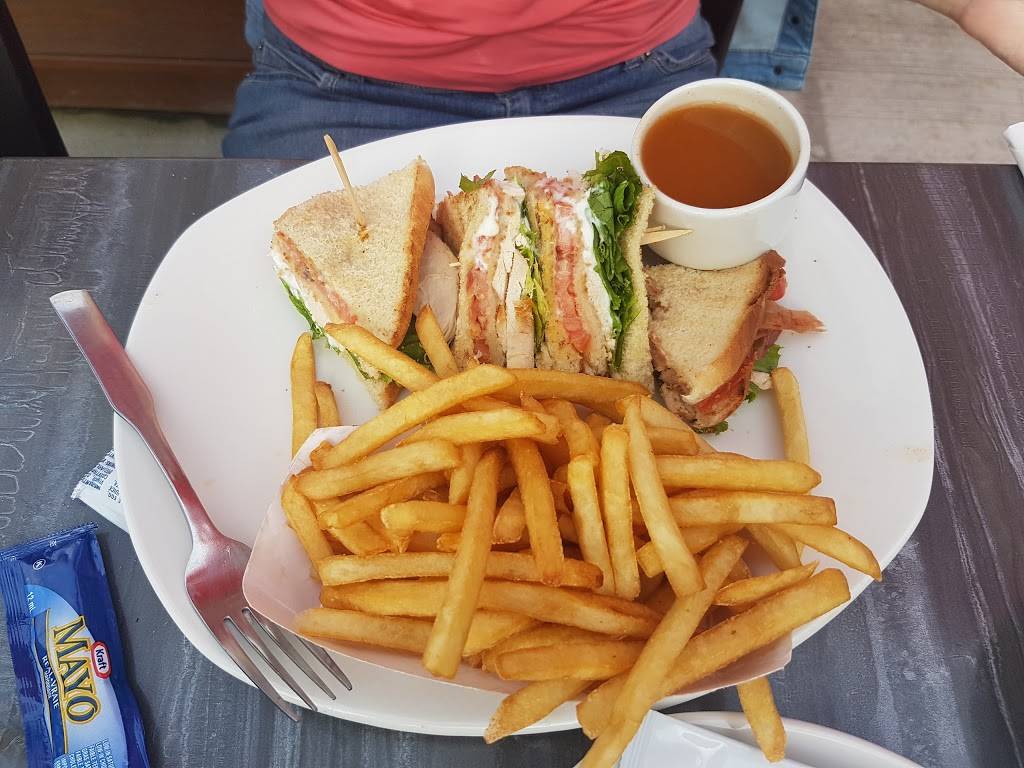 Rôtisserie St-Hubert | restaurant | 97 Rue Georges, Buckingham, QC J8M 1A2, Canada | 8196174419 OR +1 819-617-4419