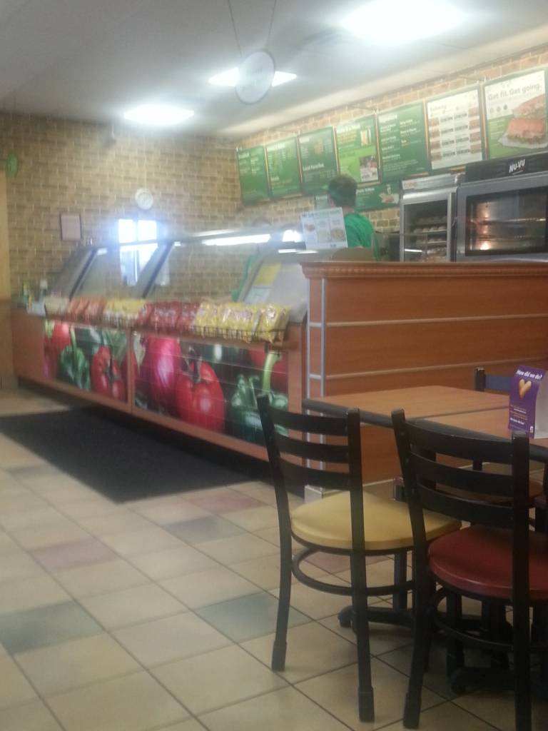 Subway Restaurants | restaurant | 2120 US-411, Vonore, TN 37885, USA | 4234202472 OR +1 423-420-2472