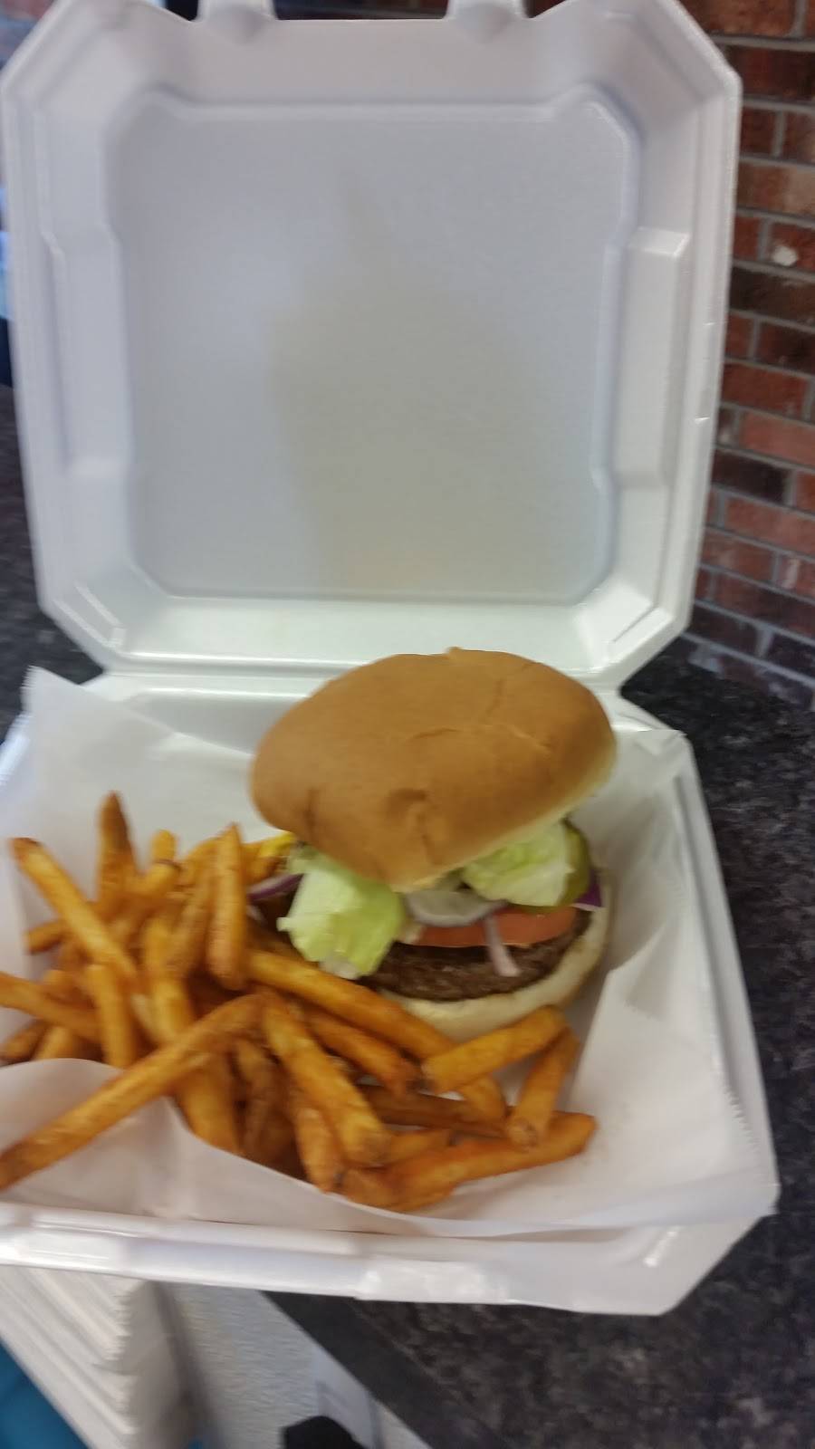 Pollys All American Grill | restaurant | 505 N Howe St, Southport, NC 28461, USA | 9104776411 OR +1 910-477-6411