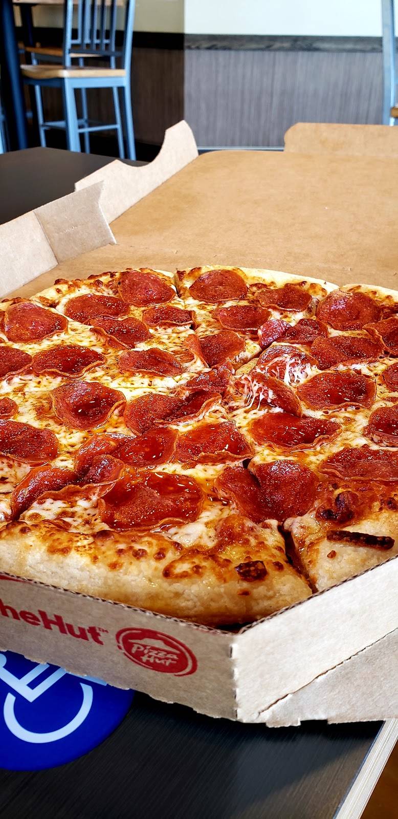 Pizza Hut | meal delivery | 3396 SW 22nd St, Miami, FL 33145, USA | 7862600008 OR +1 786-260-0008