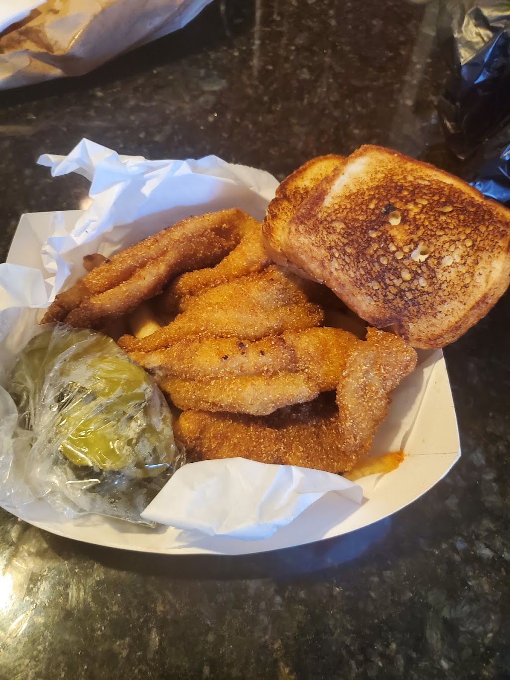 Big Daddy Convenience Store | restaurant | 4121 Colonial Ave, Dallas, TX 75215, USA | 2144286203 OR +1 214-428-6203