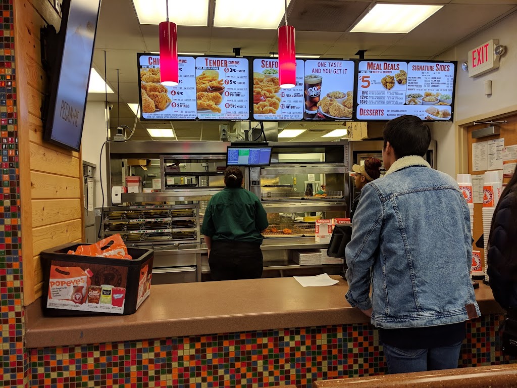 Popeyes Louisiana Kitchen | restaurant | 2411 E Parkway Dr, Russellville, AR 72802, USA | 4799671689 OR +1 479-967-1689