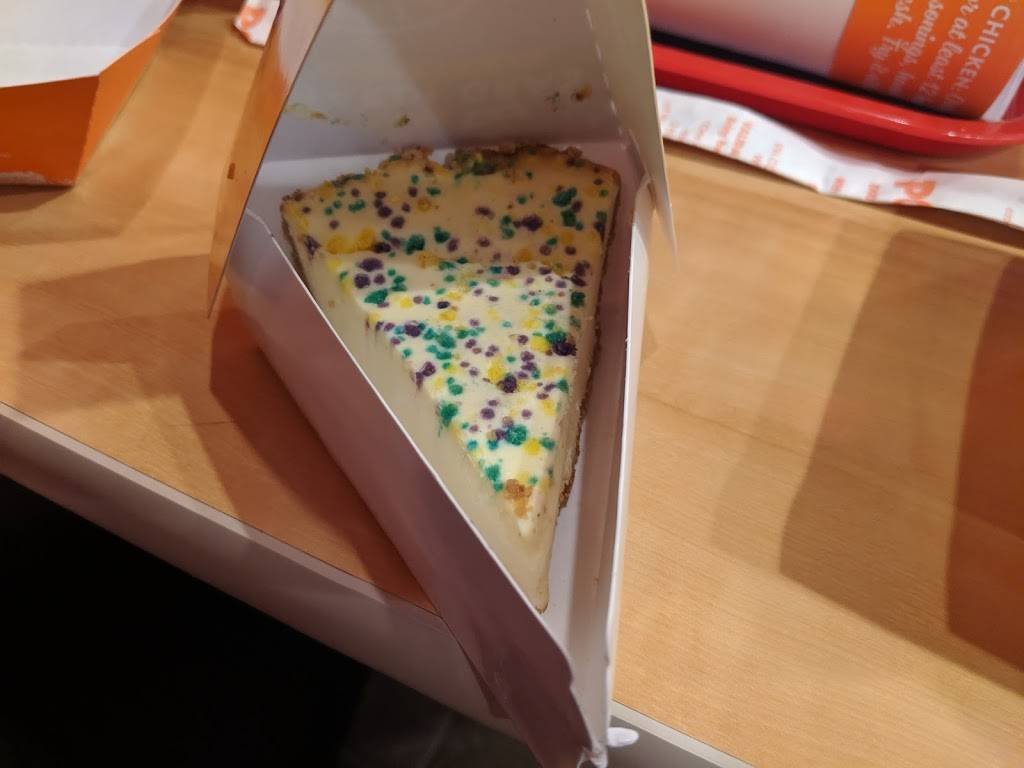 Popeyes Louisiana Kitchen | restaurant | 4324 W Saginaw Hwy, Lansing, MI 48917, USA | 5177963153 OR +1 517-796-3153