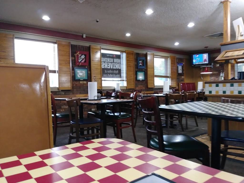 Pizza Hut | meal takeaway | 306 W 9th St, Mt Carmel, IL 62863, USA | 6182634333 OR +1 618-263-4333