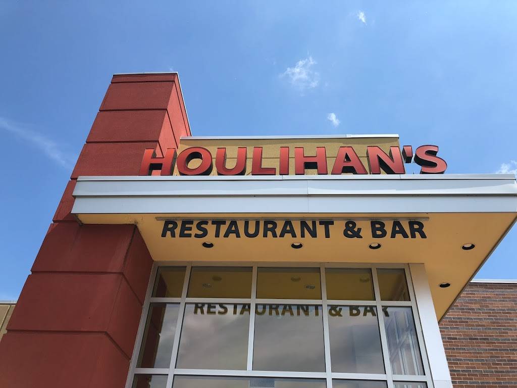 Houlihans | restaurant | Hilton Garden Inn, 1801 Greyhound Park Rd, Dubuque, IA 52001, USA | 5635855233 OR +1 563-585-5233