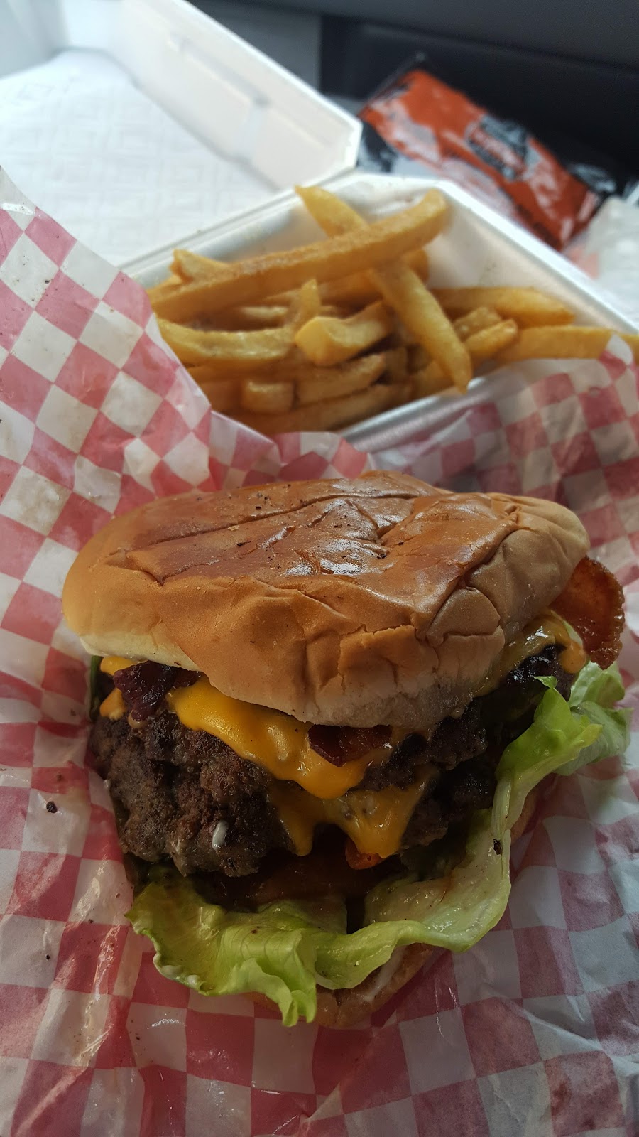 Hood Burgerz | restaurant | 499-401 LA-175, Mansfield, LA 71052, USA | 3184611625 OR +1 318-461-1625