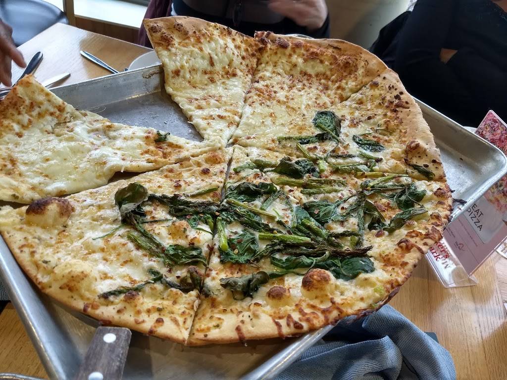 Thr3e Wise Men Brewing Co. | restaurant | 625 S High St, Muncie, IN 47305, USA | 7652883196 OR +1 765-288-3196