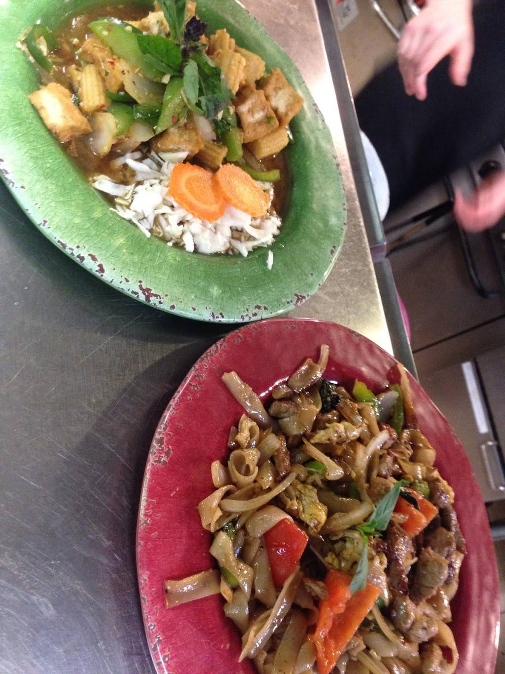 Cafe de Bangkok | restaurant | 104 Jackson St NE, Blacksburg, VA 24060, USA | 5409518424 OR +1 540-951-8424