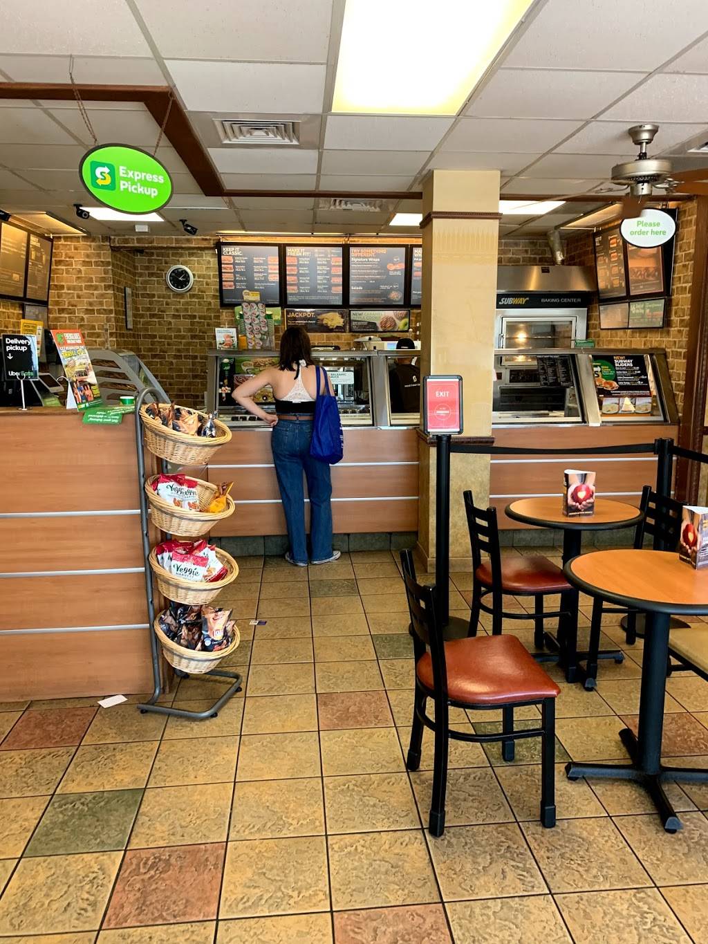 Subway | restaurant | 913 Normandy Dr, Miami Beach, FL 33141, USA | 3058616996 OR +1 305-861-6996