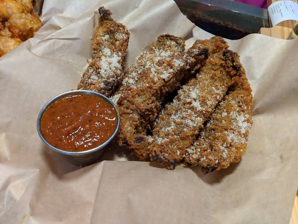 Flat Iron Tap | restaurant | 2007, 150 Center St, Lake Geneva, WI 53147, USA | 2628124064 OR +1 262-812-4064