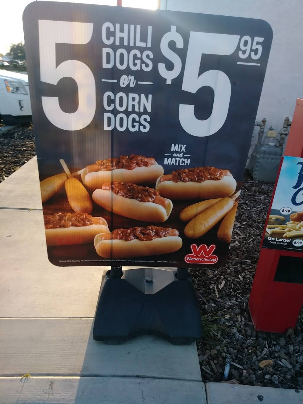 Wienerschnitzel | restaurant | 3748 Coffee Rd, Bakersfield, CA 93308, USA | 6615892855 OR +1 661-589-2855