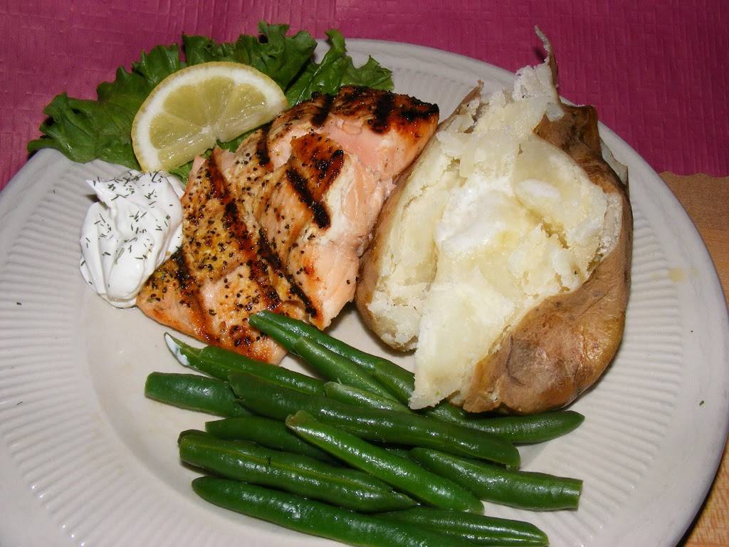 Greenside Grille at Lake Arrowhead | restaurant | 1195 Apache Ln, Nekoosa, WI 54457, USA | 7153253341 OR +1 715-325-3341