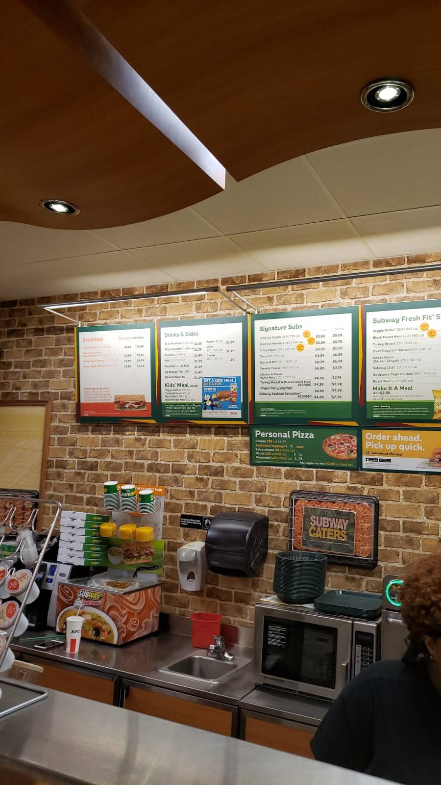 Subway | restaurant | 5135 Quince Rd, Memphis, TN 38117, USA | 9017613808 OR +1 901-761-3808