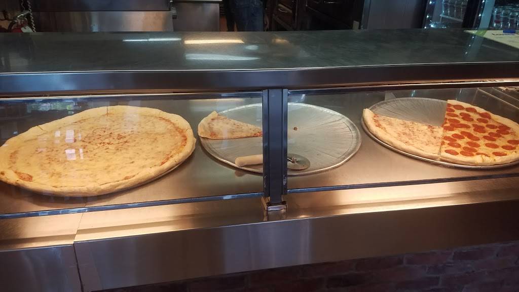 Lovers Pizza & Pasta | restaurant | 5605 W Lovers Ln, Dallas, TX 75209, USA | 2143530509 OR +1 214-353-0509