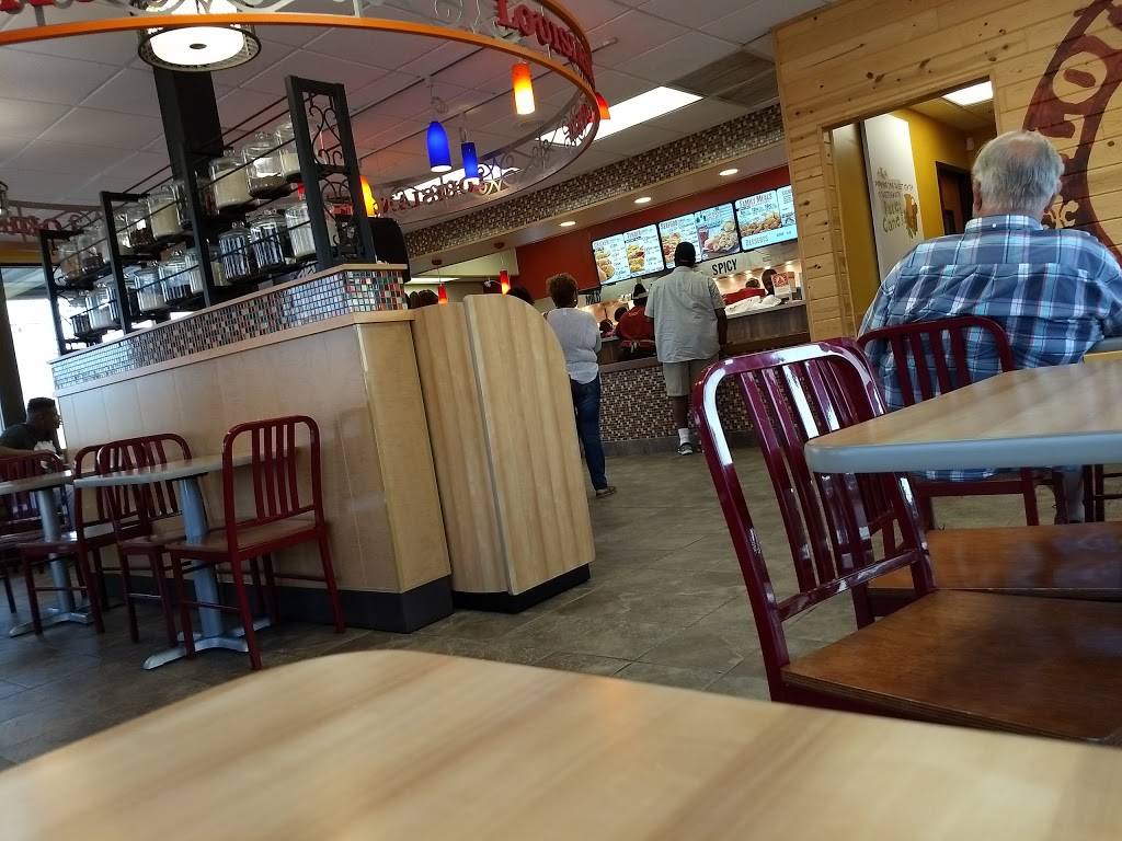 Popeyes Louisiana Kitchen | restaurant | 6011 N Illinois St, Fairview Heights, IL 62208, USA | 6183984626 OR +1 618-398-4626