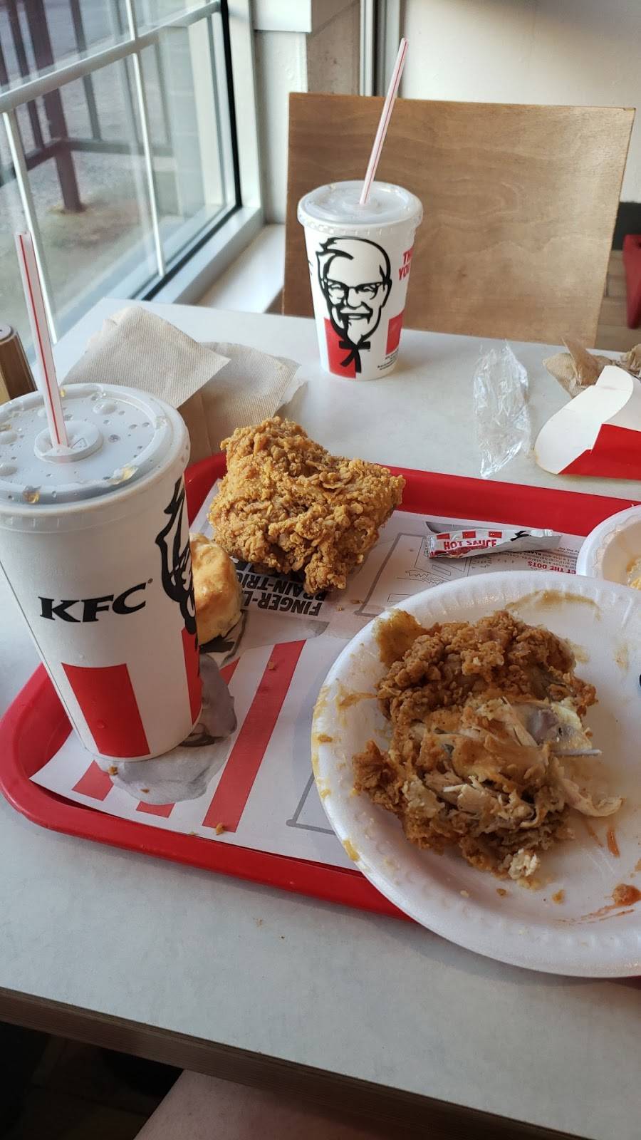 KFC | restaurant | 2513 Preston Hwy, Louisville, KY 40217, USA | 5026362828 OR +1 502-636-2828