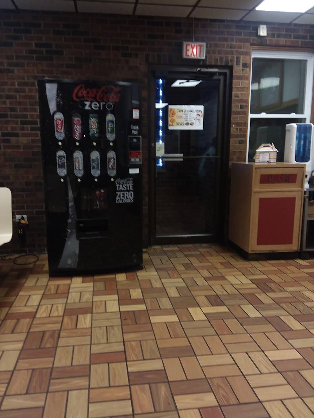 Paulees Pizzeria | restaurant | 7431 Hancock Dr, Wonder Lake, IL 60097, USA | 8156532333 OR +1 815-653-2333