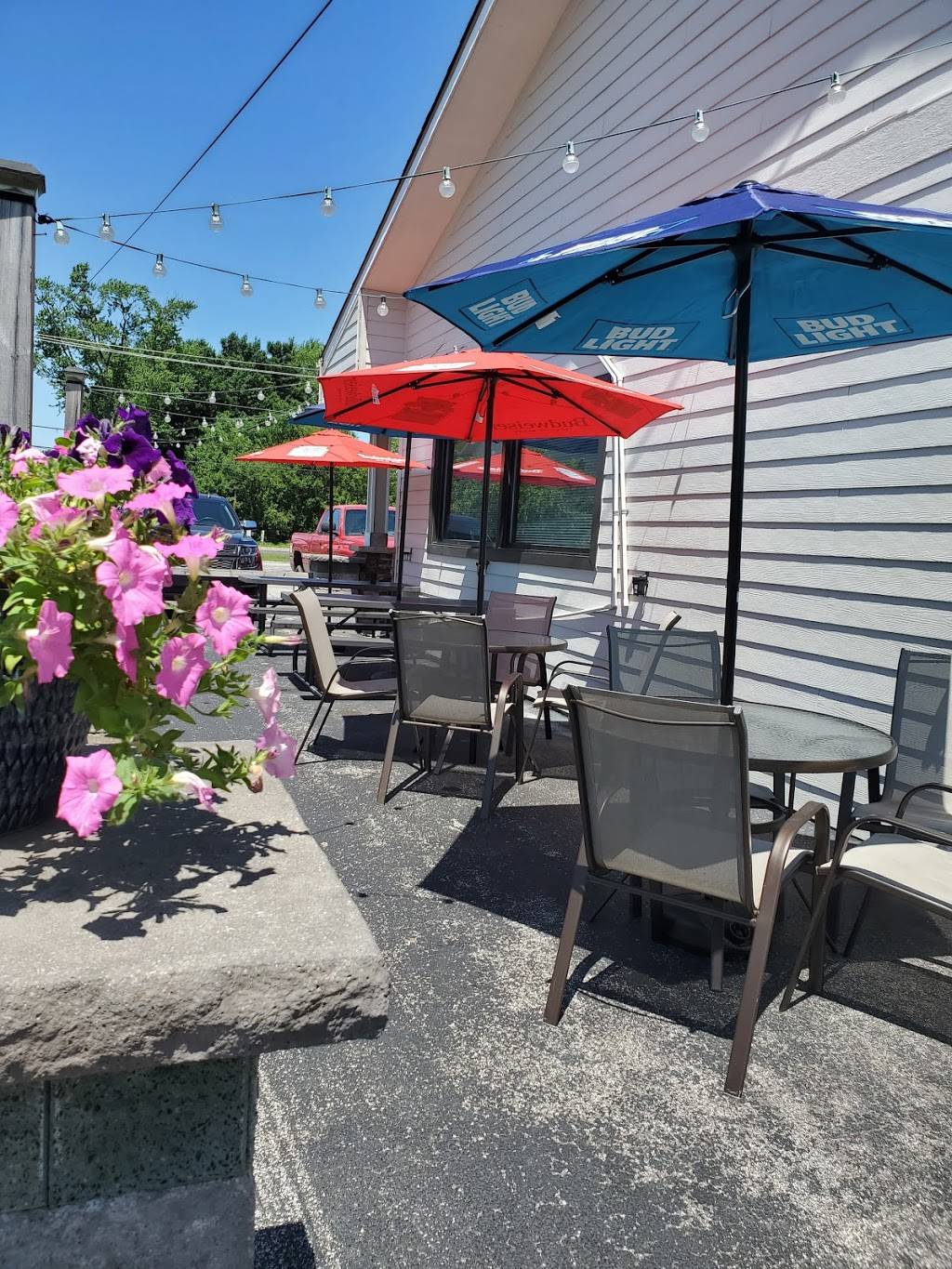 Zullys Bar & Grille | restaurant | 12634 IN-23, Granger, IN 46530, USA | 5744046085 OR +1 574-404-6085