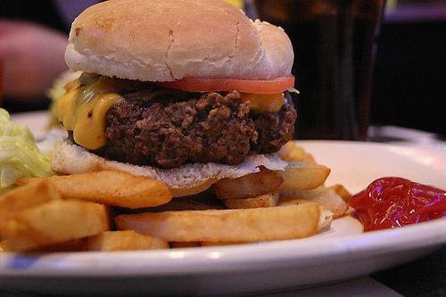 Pauls Da Burger Joint | meal takeaway | 131 2nd Ave, New York, NY 10003, USA | 2125293033 OR +1 212-529-3033