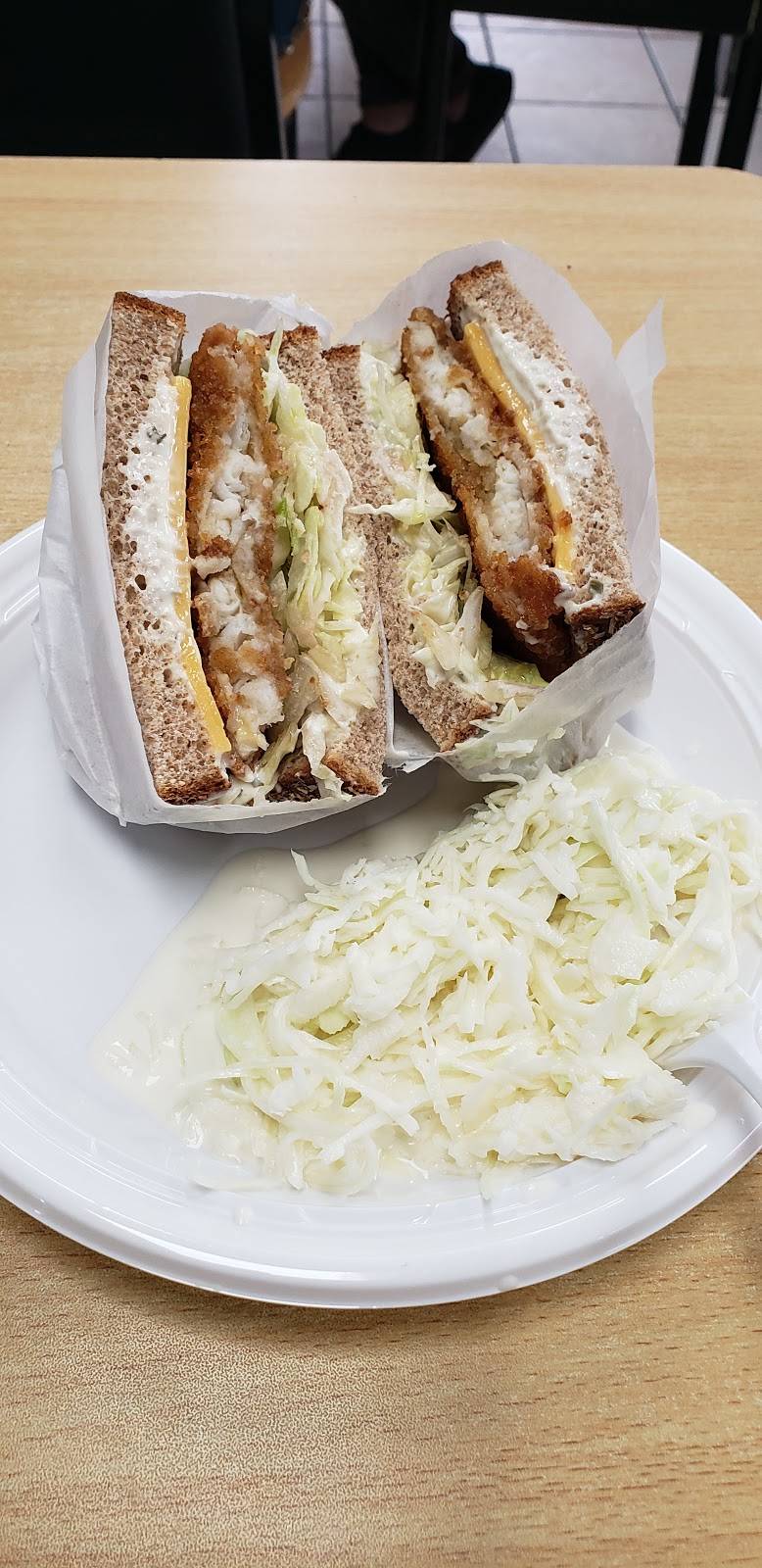 Grace Deli | restaurant | 77 Howells Rd, Bay Shore, NY 11706, USA | 6316474140 OR +1 631-647-4140