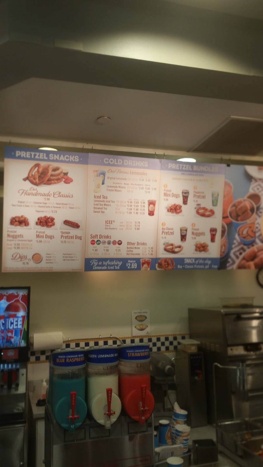 Auntie Annes | cafe | 1625 Chestnut St Spc 206, Philadelphia, PA 19103, USA | 2155644747 OR +1 215-564-4747