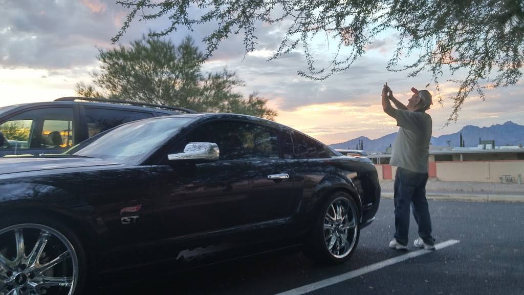 Lucky Wishbone | restaurant | 990 S Harrison Rd, Tucson, AZ 85748, USA | 5202969008 OR +1 520-296-9008