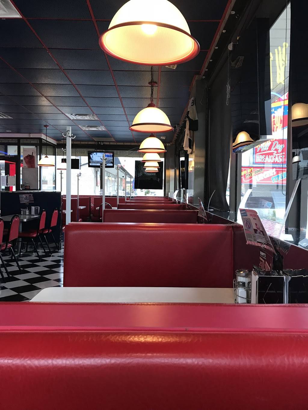 Wimpys Diner | restaurant | 12916 Yonge St, Richmond Hill, ON L4C 1A7, Canada | 2892347373 OR +1 289-234-7373
