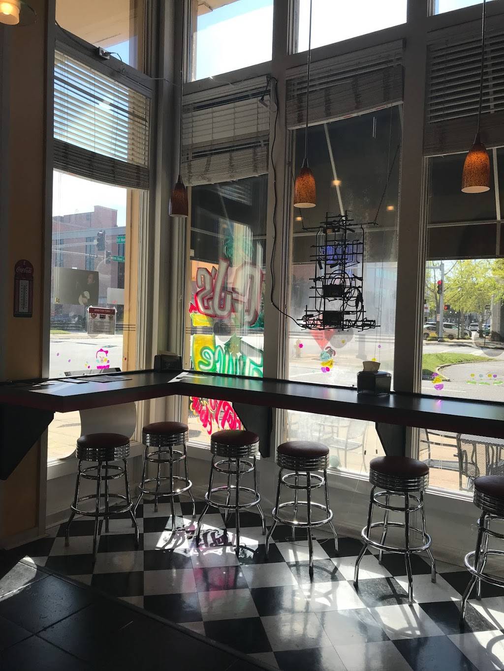 CJ’s Wings N Things Downtown | restaurant | 1204 1st Ave, Columbus, GA 31901, USA | 7062216160 OR +1 706-221-6160