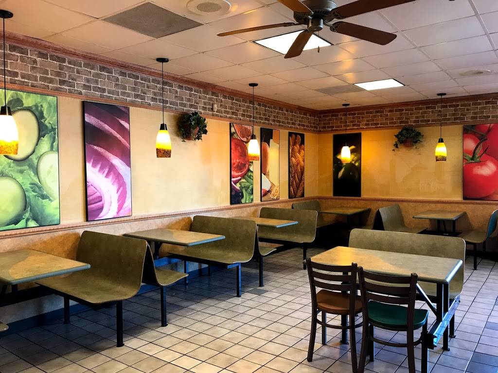 Subway | restaurant | 21415 TN-22, Wildersville, TN 38388, USA | 7319673552 OR +1 731-967-3552