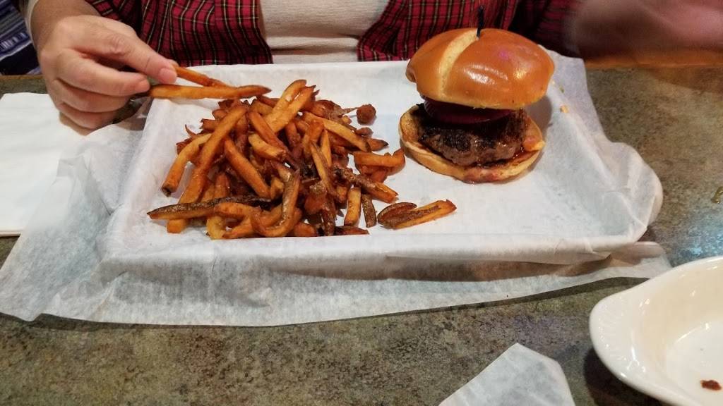 Quintons Bar & Deli | restaurant | 2500 Corridor Way #5, Coralville, IA 52241, USA | 3196252221 OR +1 319-625-2221