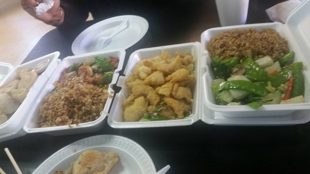 Wing Yip Chop Suey Restaurant | restaurant | 537 W 26th St, Chicago, IL 60616, USA | 3123262822 OR +1 312-326-2822